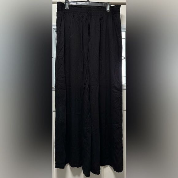 Woman’s SHEIN Flowy Gaucho Pants Black NEW (651) - Picture 1 of 5